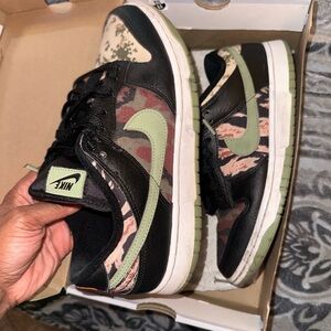Nike dunks low, size 8.5